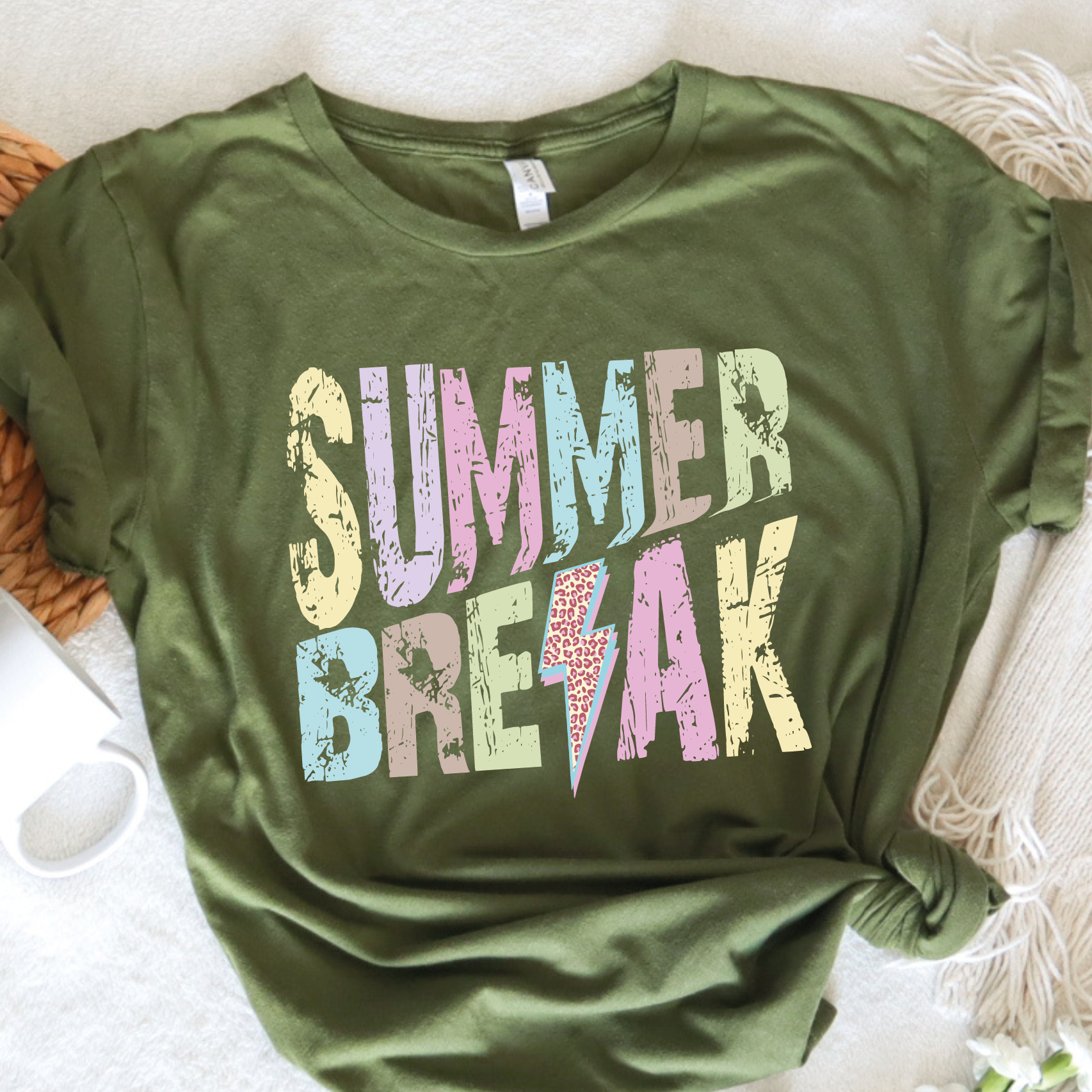 a green shirt that says summer break on it